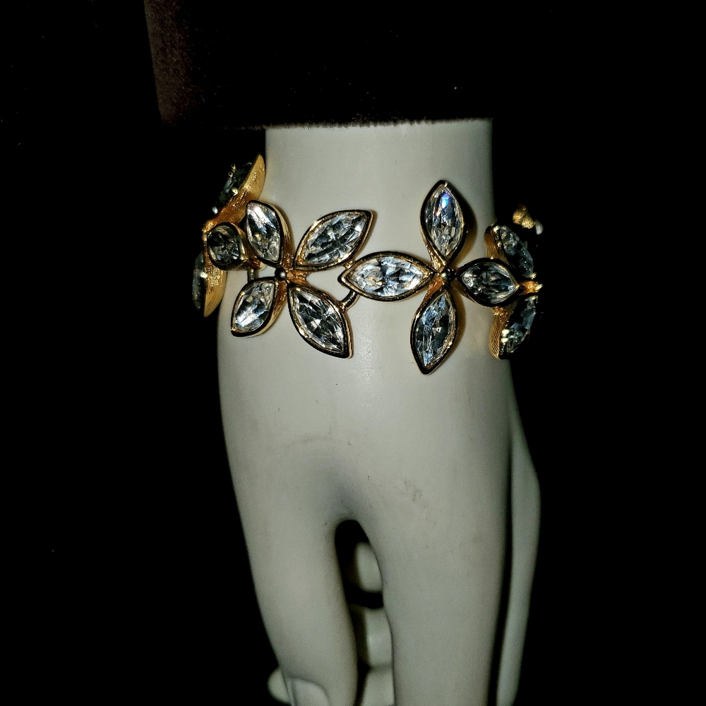 💛Beautiful Gold/Crystal Bracelet & Necklace Set💛 - Picture 4 of 7